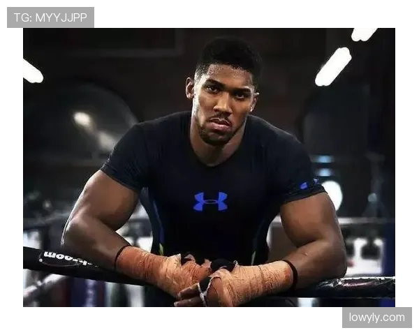 安东尼·约书亚健身房行头比我家赛季花销还带感，谁能想象拳击手私底下这奢华？